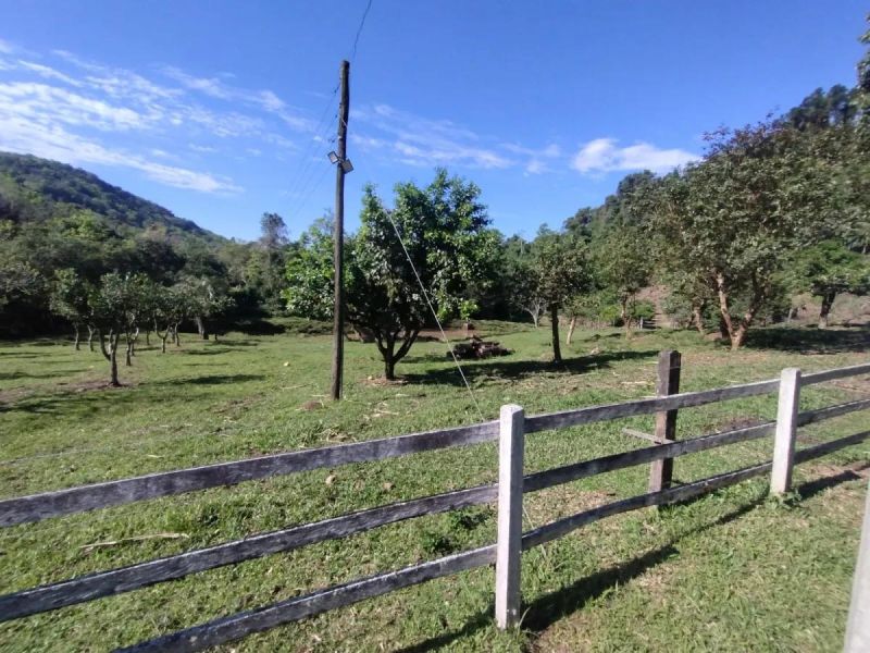 Sítio com 3 quartos, 2 banheiros e 117m² à venda no bairro Zona Rural, Igrejinha