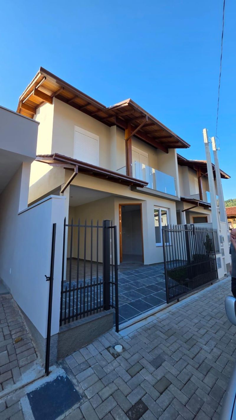 Sobrado com 2 quartos, 1 banheiro e 73m² à venda no bairro Viaduto, Igrejinha