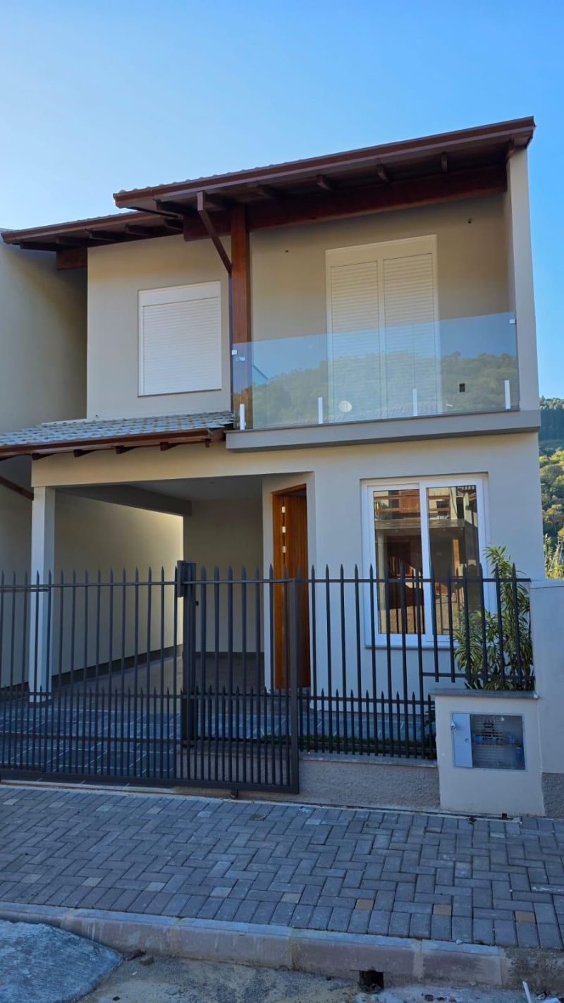 Sobrado com 2 quartos, 1 banheiro e 73m² à venda no bairro Viaduto, Igrejinha