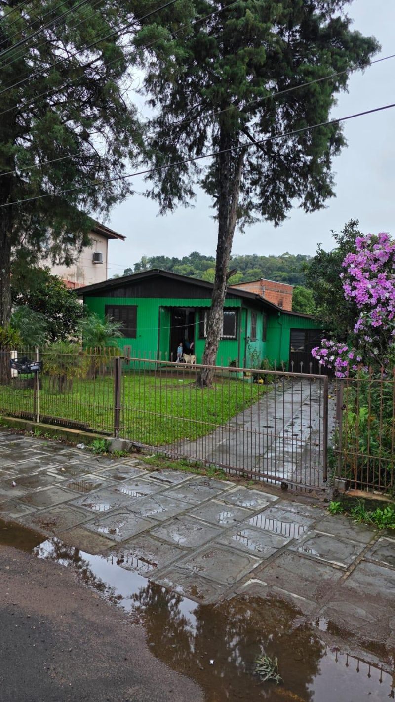 Casa com 3 quartos, 2 banheiros e 160m² à venda no bairro Figueira, Igrejinha