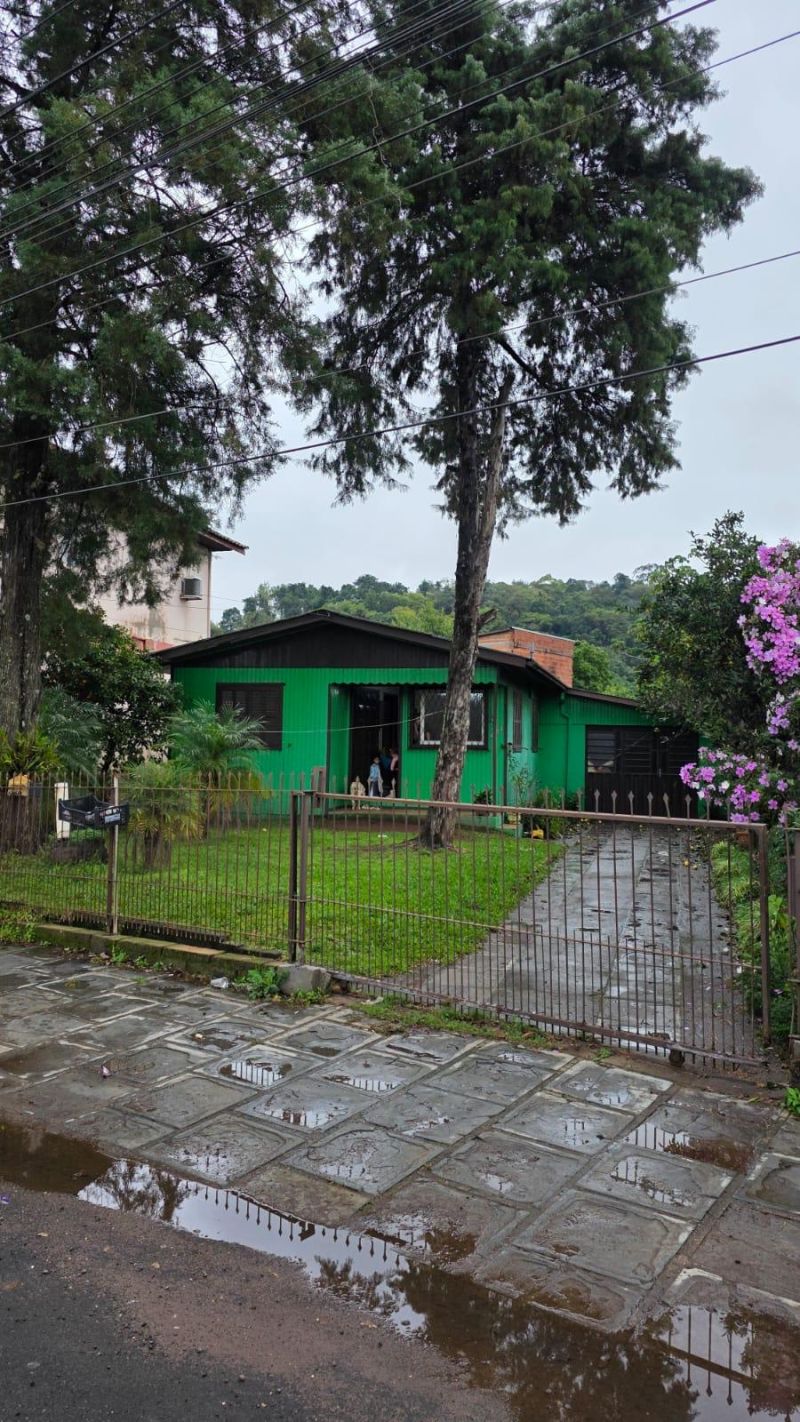Casa com 3 quartos, 2 banheiros e 160m² à venda no bairro Figueira, Igrejinha
