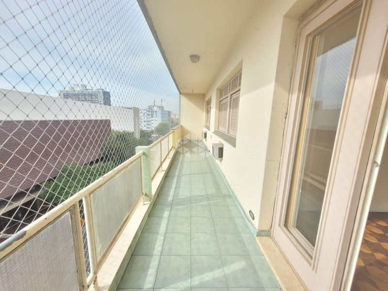 Porto Alegre: Apartamento Estratégico com Renda Extra no Bairro Universitário