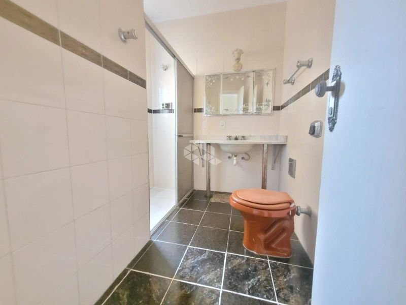 Porto Alegre: Apartamento Estratégico com Renda Extra no Bairro Universitário