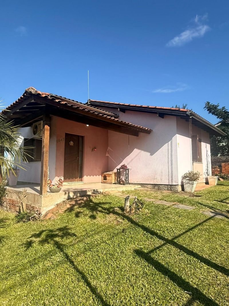 Taquara: Casa com Vista Deslumbrante em Área Residencial Alta