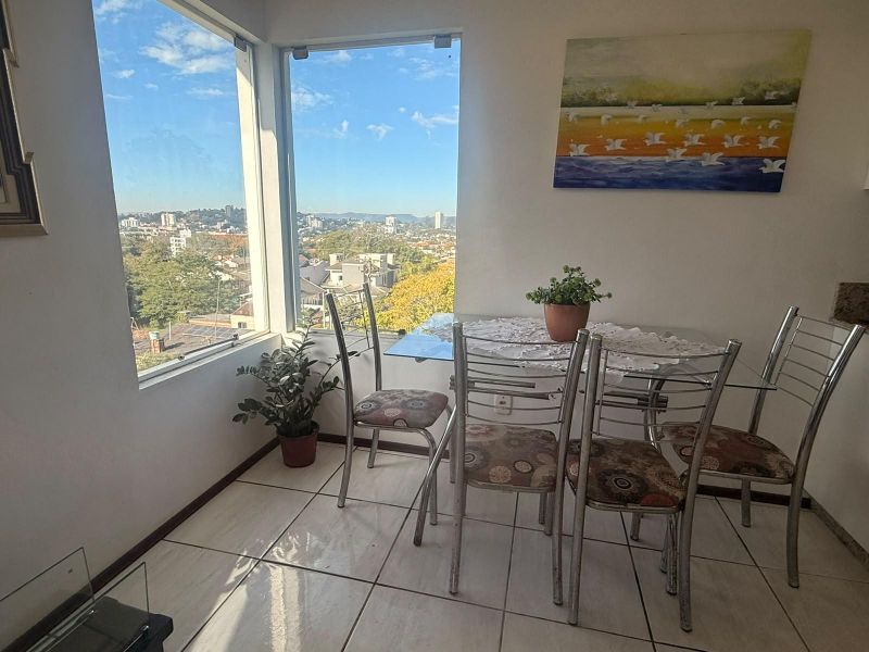 Taquara: Casa com Vista Deslumbrante em Área Residencial Alta