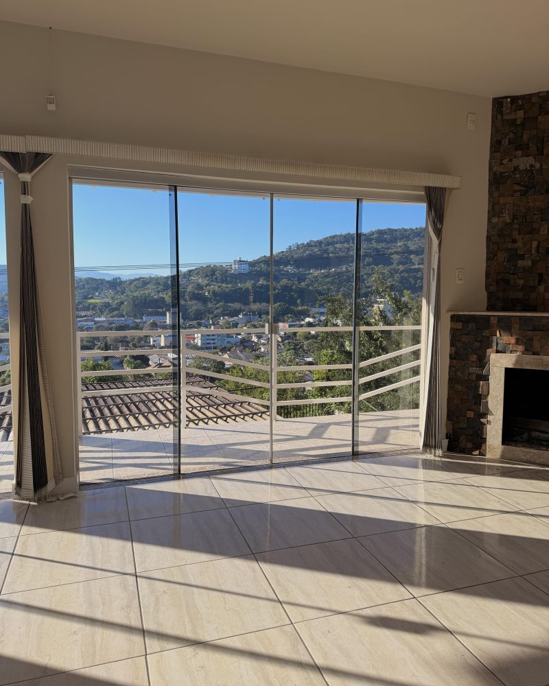Casa com 2 quartos, 3 banheiros e 220m² à venda no bairro Saibreira, Igrejinha