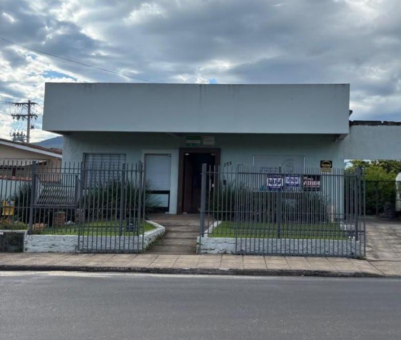 Prédio com 3 banheiros e 264m² à venda no bairro Bom Pastor, Igrejinha