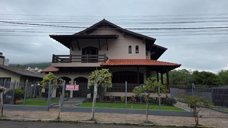 Casa com 2 quartos, 3 banheiros e 444m² à venda no bairro Centro, Igrejinha