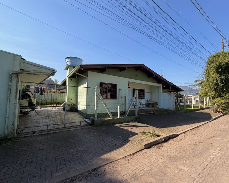 Casa com 3 quartos e 2 banheiros à venda no bairro Bom Pastor, Igrejinha