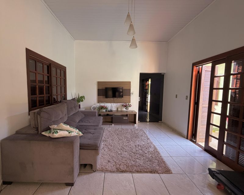 Casa com 3 quartos e 2 banheiros à venda no bairro Bom Pastor, Igrejinha
