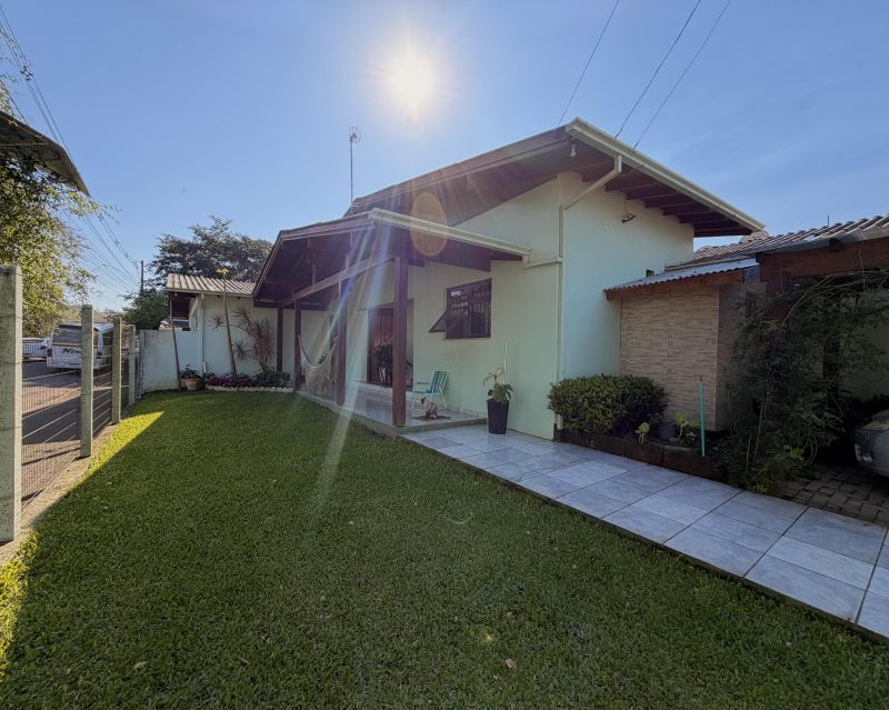 Casa com 3 quartos e 2 banheiros à venda no bairro Bom Pastor, Igrejinha