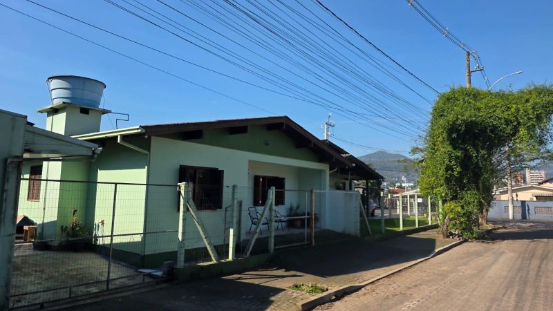 Casa com 3 quartos e 2 banheiros à venda no bairro Bom Pastor, Igrejinha