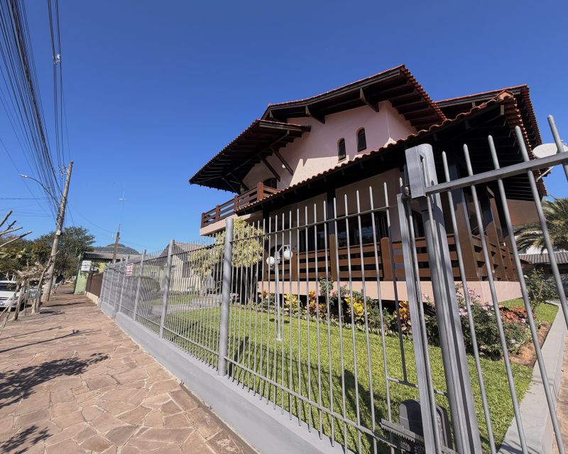 Casa com 2 quartos, 3 banheiros e 444m² à venda no bairro Centro, Igrejinha