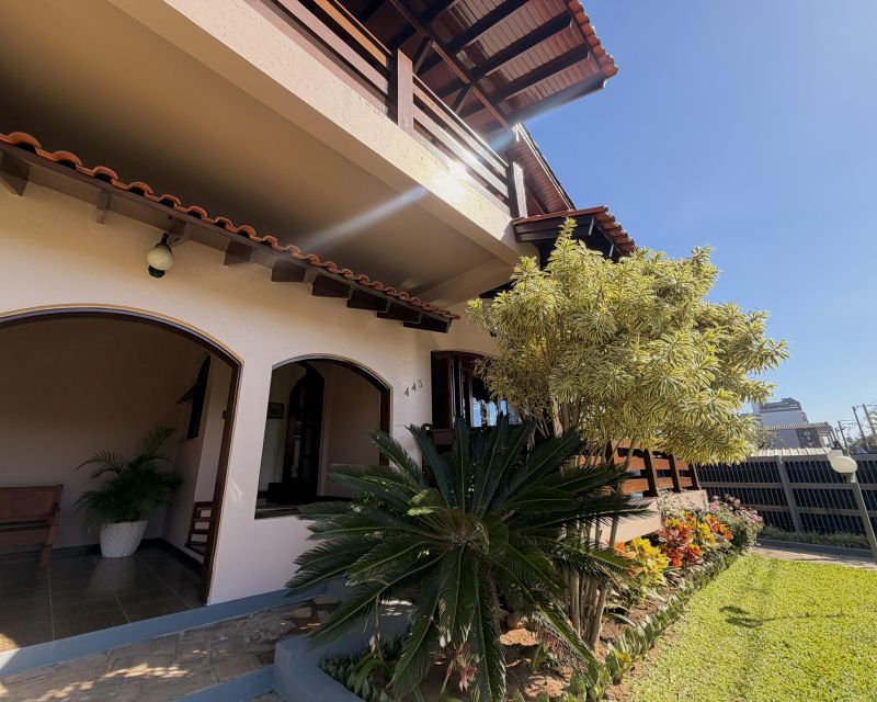 Casa com 2 quartos, 3 banheiros e 444m² à venda no bairro Centro, Igrejinha