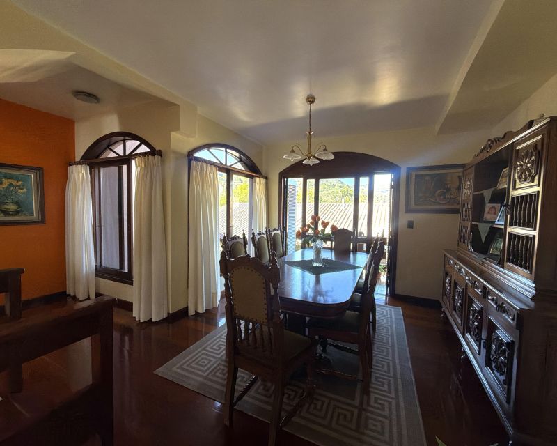 Casa com 2 quartos, 3 banheiros e 444m² à venda no bairro Centro, Igrejinha