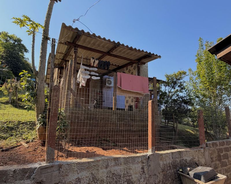Casa/Fundos com 4 quartos, 2 banheiros e 100m² à venda no bairro Garibaldi, Igrejinha