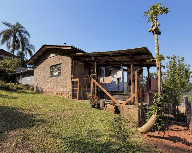 Casa/Fundos com 4 quartos, 2 banheiros e 100m² à venda no bairro Garibaldi, Igrejinha