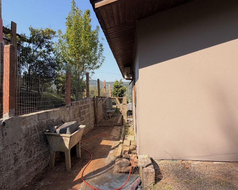 Casa/Fundos com 4 quartos, 2 banheiros e 100m² à venda no bairro Garibaldi, Igrejinha