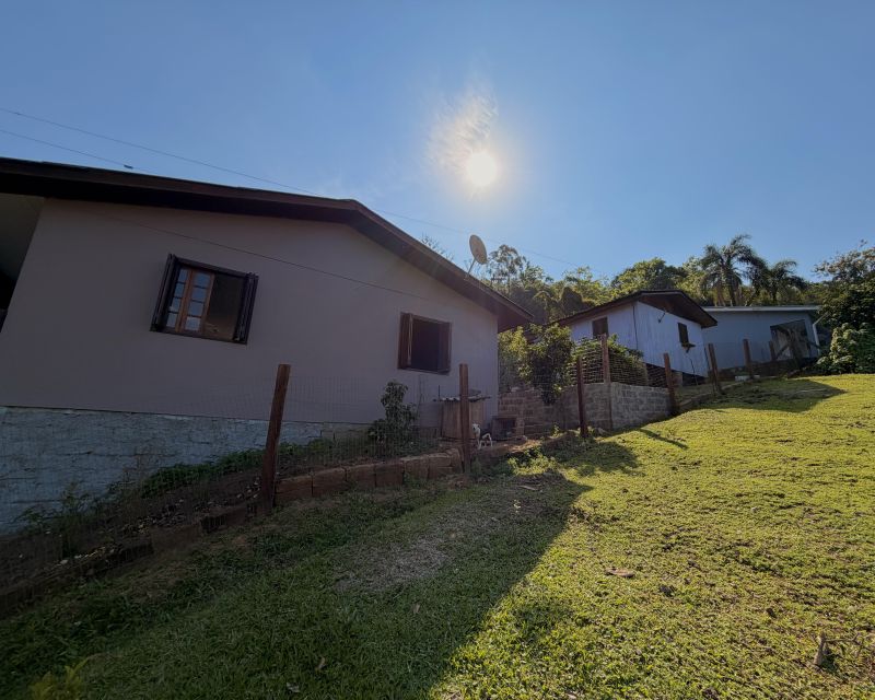 Casa/Fundos com 4 quartos, 2 banheiros e 100m² à venda no bairro Garibaldi, Igrejinha