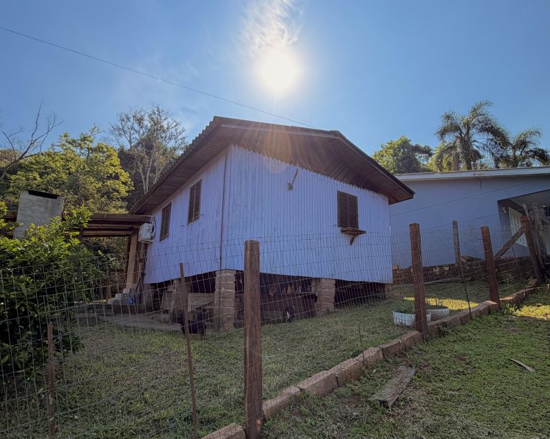 Casa/Fundos com 4 quartos, 2 banheiros e 100m² à venda no bairro Garibaldi, Igrejinha