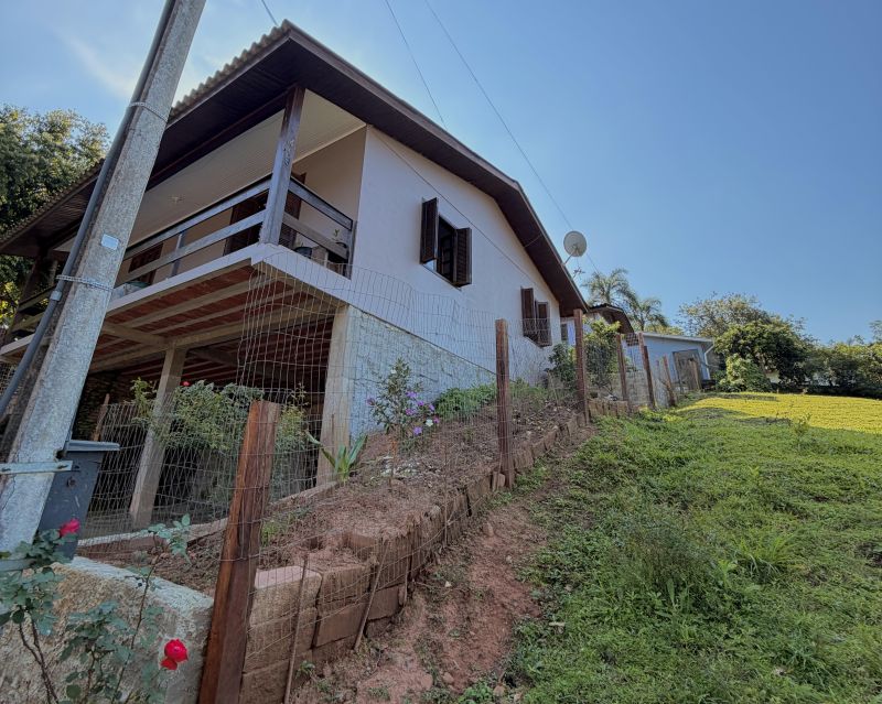 Casa/Fundos com 4 quartos, 2 banheiros e 100m² à venda no bairro Garibaldi, Igrejinha