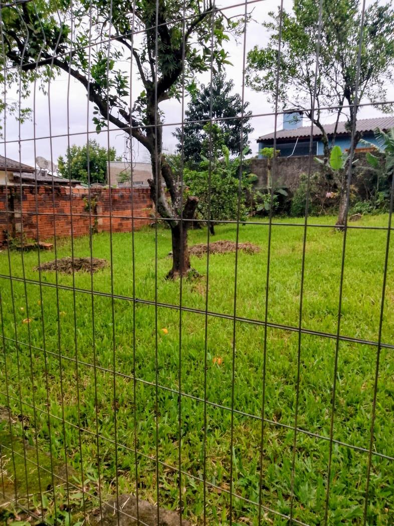Casa em alvenaria, próximo a escola, supermercado e outros comércios.