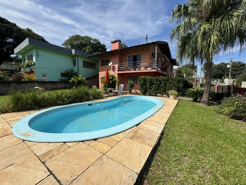 Casa com 3 quartos, 3 banheiros e 230m² à venda no bairro Petropolis, Taquara