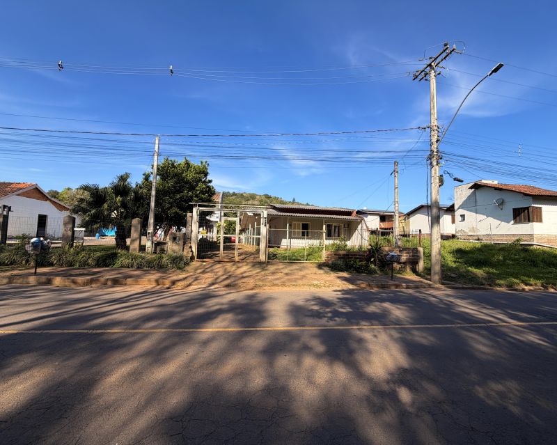 Casa/Fundos com 4 quartos, 2 banheiros e 464m² à venda no bairro Moinho, Igrejinha