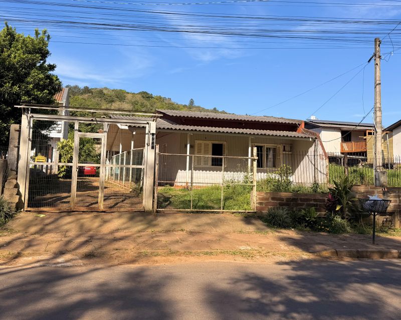 Casa/Fundos com 4 quartos, 2 banheiros e 464m² à venda no bairro Moinho, Igrejinha
