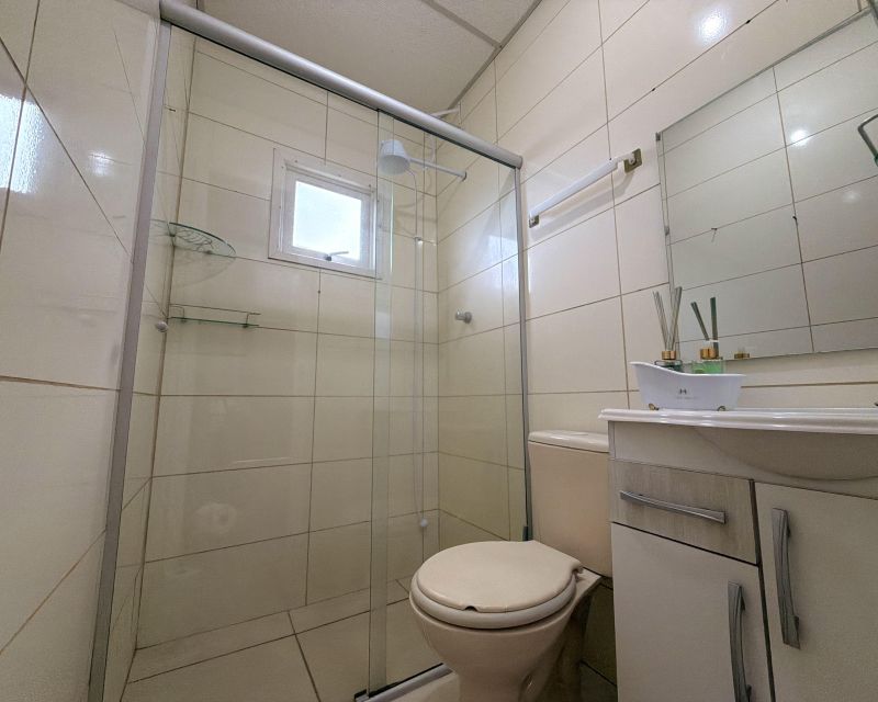 Um refúgio particular em meio à natureza. Com 11.700m² com piscina natural e água corrente, acesso privativo a duas cascatas.