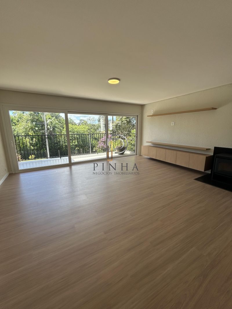 Casa Alvenaria com 3 quartos e 3 banheiros à venda no bairro Sagrada Família, Taquara
