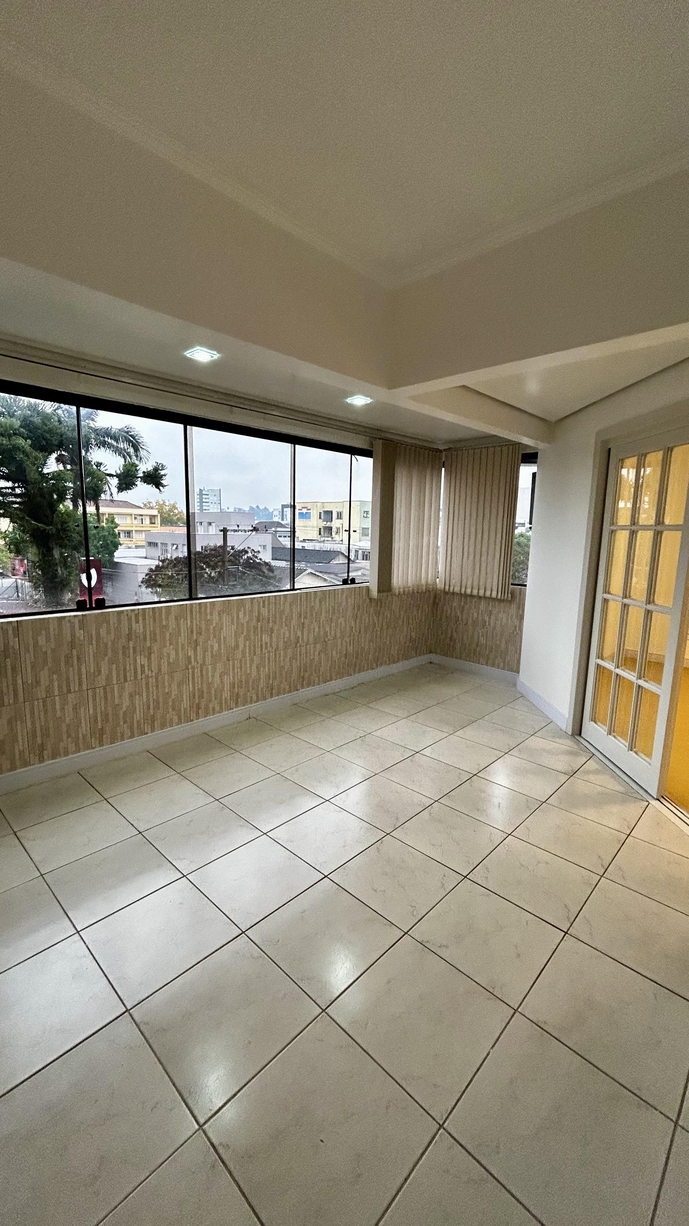Apartamento com 3 quartos, 3 banheiros e 220m² à venda no bairro Centro, Taquara
