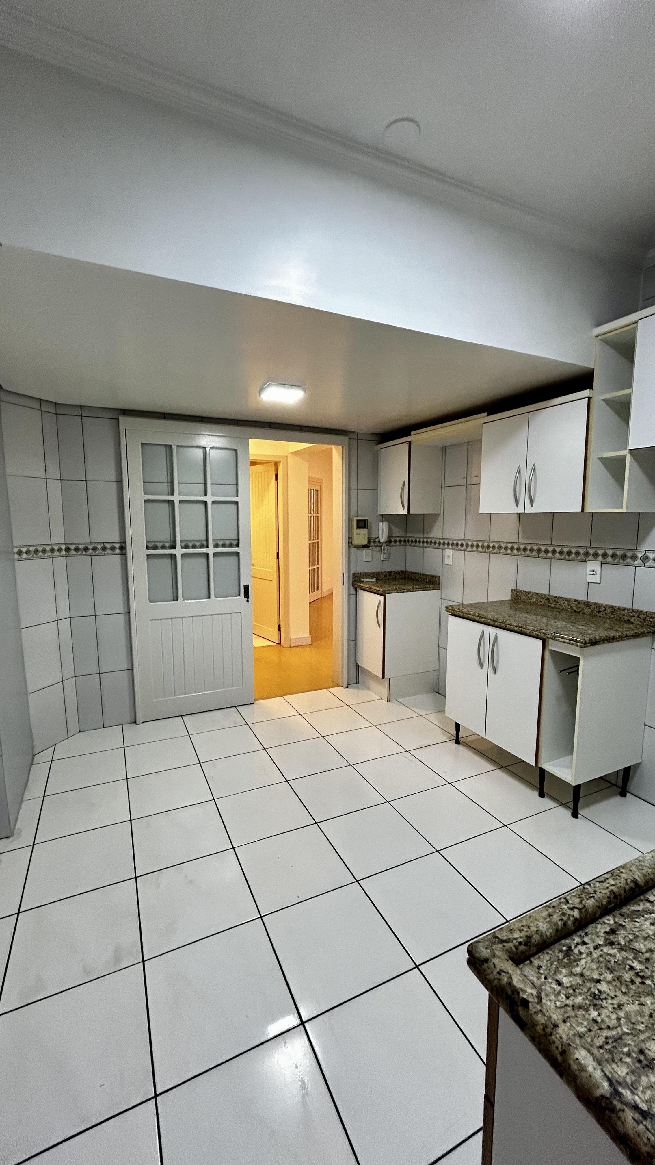 Apartamento com 3 quartos, 3 banheiros e 220m² à venda no bairro Centro, Taquara