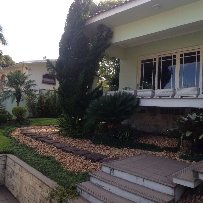 Casa Alvenaria com 3 quartos, 4 banheiros e 278m² à venda no bairro Sagrada Família, Taquara