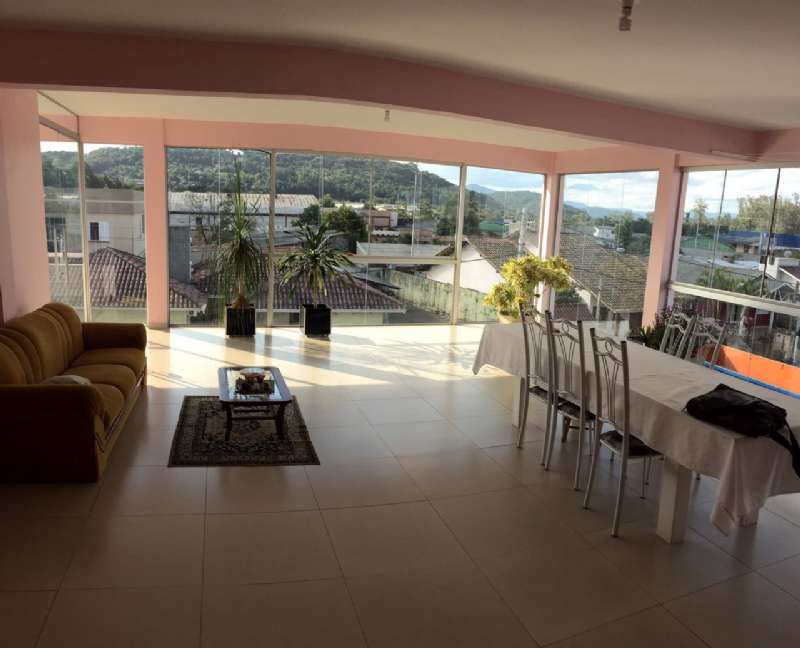 Casa Alvenaria com 4 quartos e 4 banheiros à venda no bairro Guarujá, Parobé