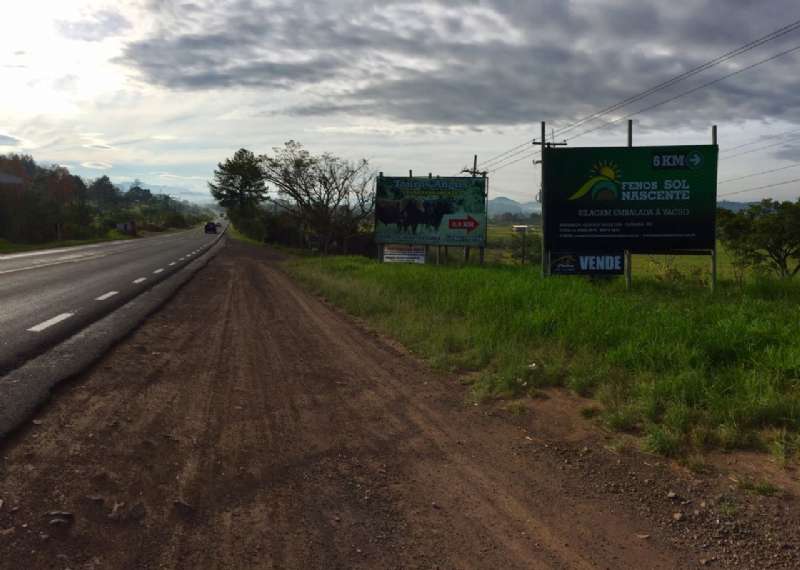 Terreno à venda no bairro Olhos Dagua, Taquara