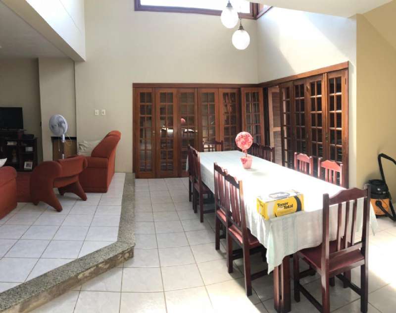 Casa Alvenaria com 4 quartos e 3 banheiros à venda no bairro Centro, Taquara