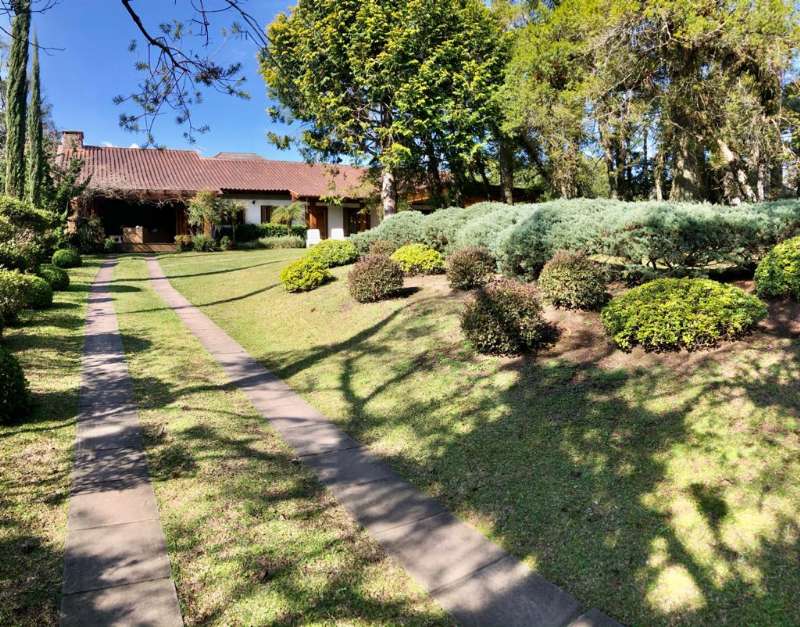 Casa Alvenaria com 3 quartos, 4 banheiros e 269m² à venda no bairro Bosque Sinosserra, Canela