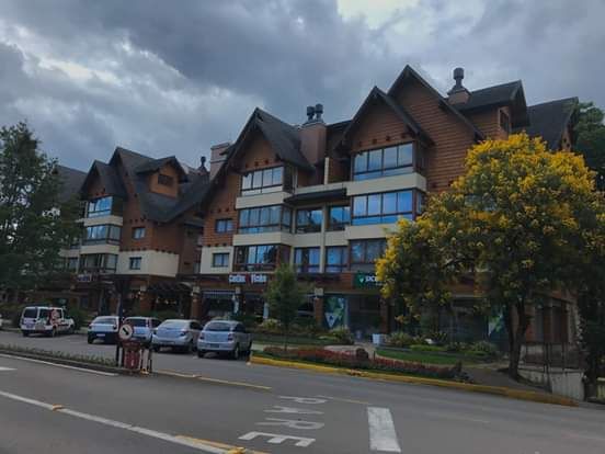 Apartamento com 3 quartos, 3 banheiros e 132m² à venda no bairro Centro, Gramado