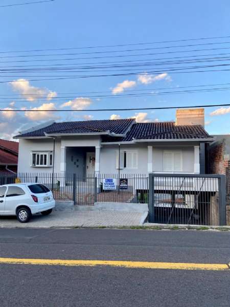 Casa Alvenaria com 2 quartos e 2 banheiros à venda no bairro Guarujá, Parobé