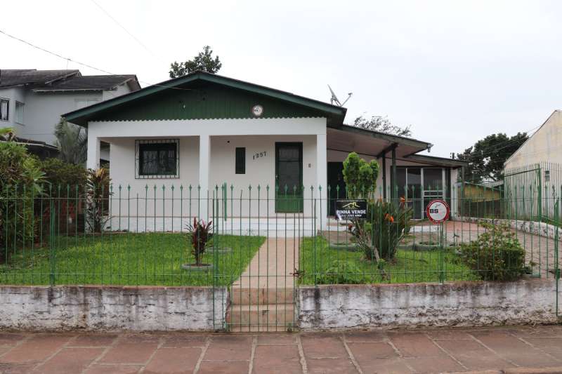 Casa Alvenaria com 3 quartos e 1 banheiro à venda no bairro Ronda, Taquara