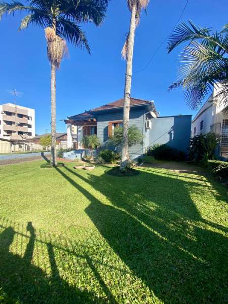Casa Mista com 2 quartos, 2 banheiros e 120m² à venda no bairro Sagrada Família, Taquara