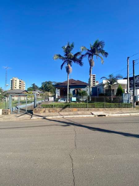 Casa Mista com 2 quartos, 2 banheiros e 120m² à venda no bairro Sagrada Família, Taquara