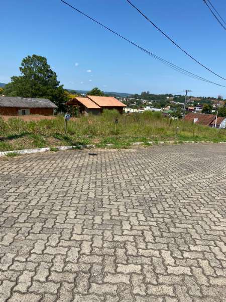 Terreno à venda no bairro Tucanos, Taquara