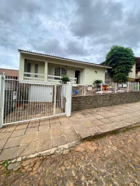 Casa Alvenaria com 4 quartos e 3 banheiros à venda no bairro Morro do Leôncio, Taquara