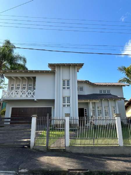 Casa Alvenaria com 3 quartos, 3 banheiros e 242m² à venda no bairro Sagrada Família, Taquara