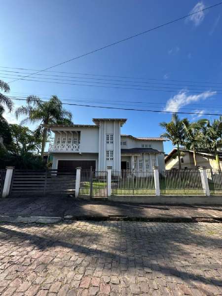 Casa Alvenaria com 3 quartos, 3 banheiros e 242m² à venda no bairro Sagrada Família, Taquara