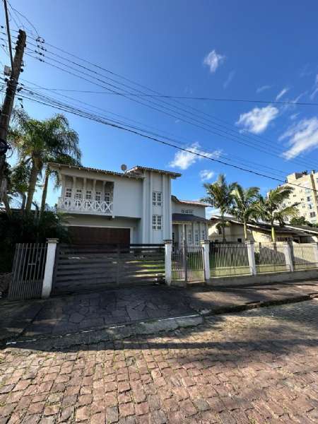 Casa Alvenaria com 3 quartos, 3 banheiros e 242m² à venda no bairro Sagrada Família, Taquara