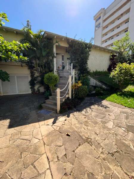 Casa Alvenaria com 4 quartos e 2 banheiros à venda no bairro Centro, Taquara