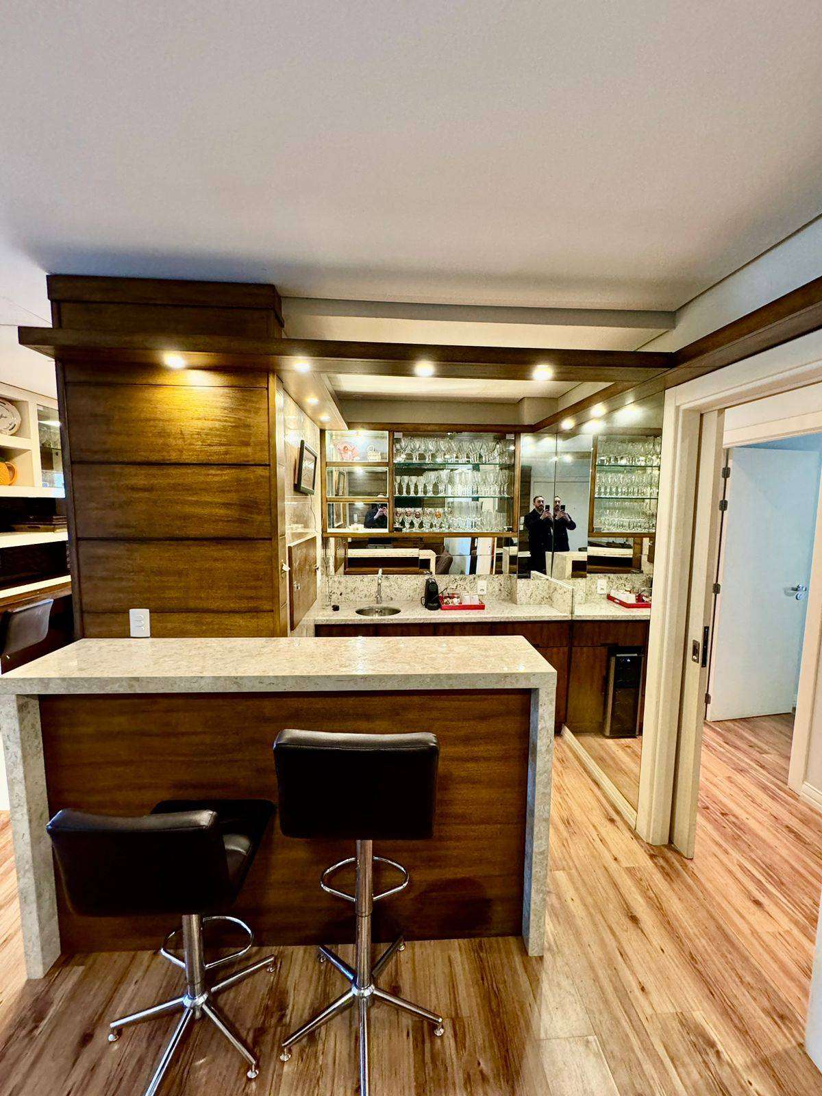 Apartamento com 4 quartos, 2 banheiros e 190m² à venda no bairro Jardim Bela Vista, Gramado